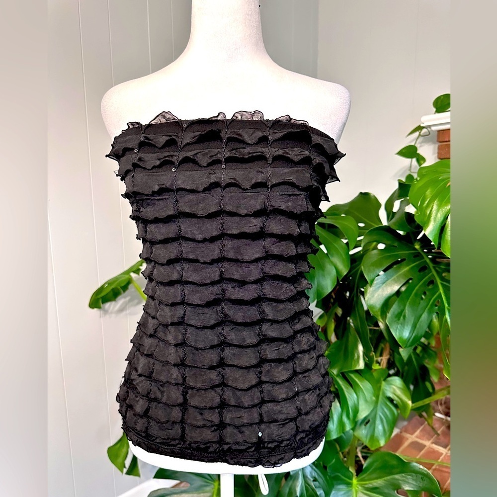 Lipstick Black ruffle looking top Size Large super cute